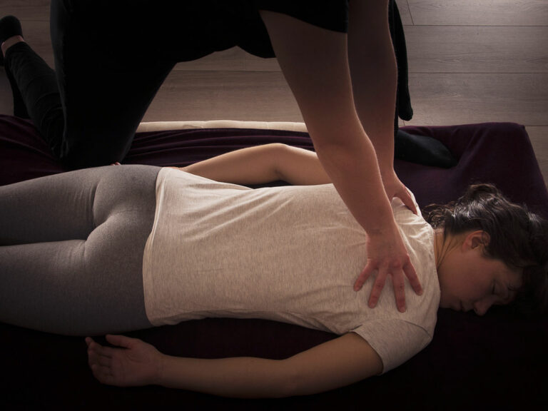 Massage Shiatsu des épaules - Soins d'équilibre à Angoulême